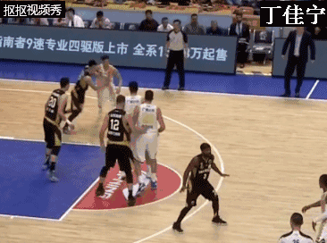 赛场速递陈培东犯规掀翻孙铭徽双方险些发生冲突