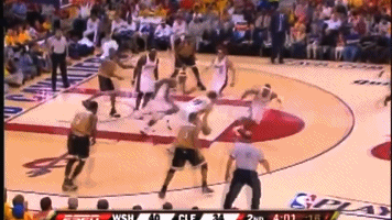 发出你们觉得最炸裂的一张扣篮