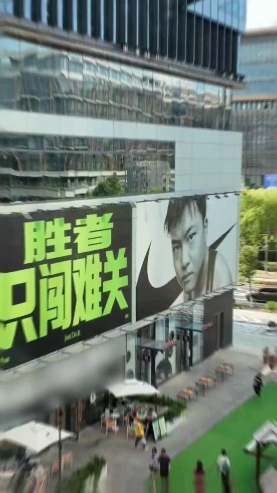 video-poster