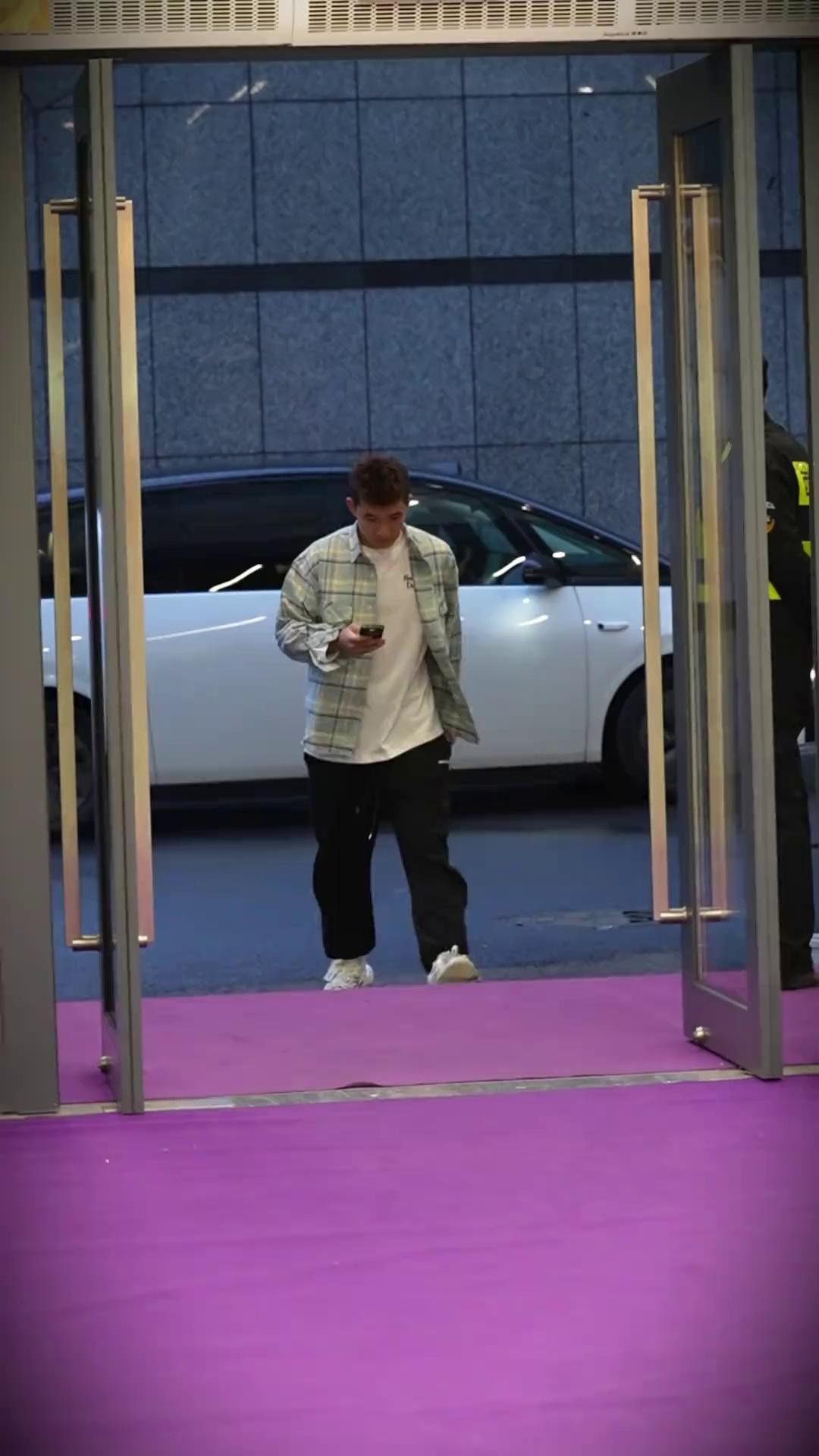 video-poster