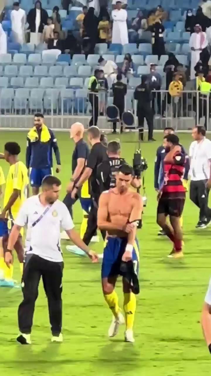 多少人四十岁已经是大腹便便,纸醉金迷了