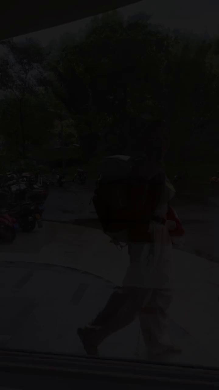 video-poster