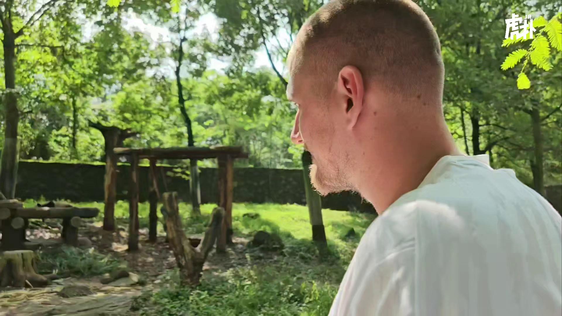video-poster