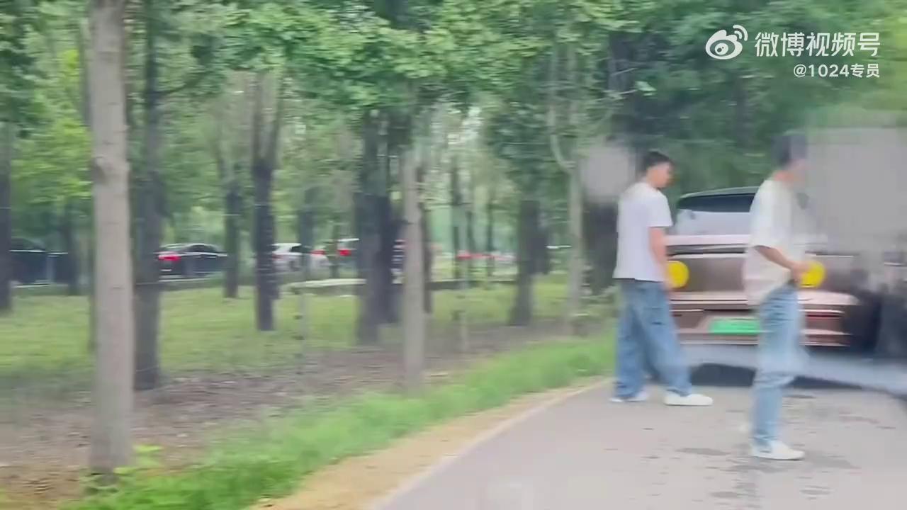 video-poster