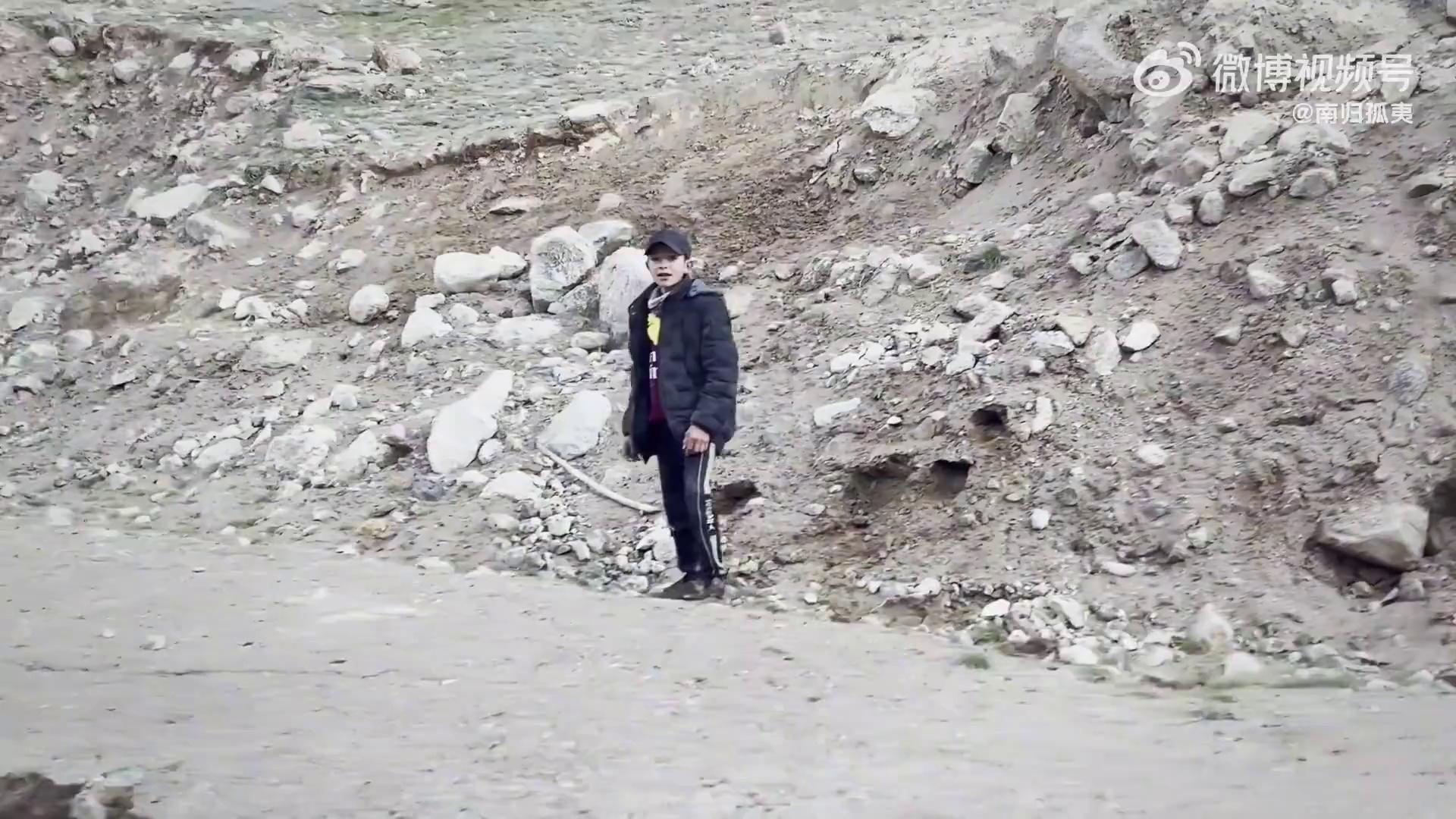 video-poster
