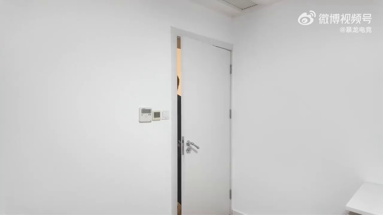 video-poster