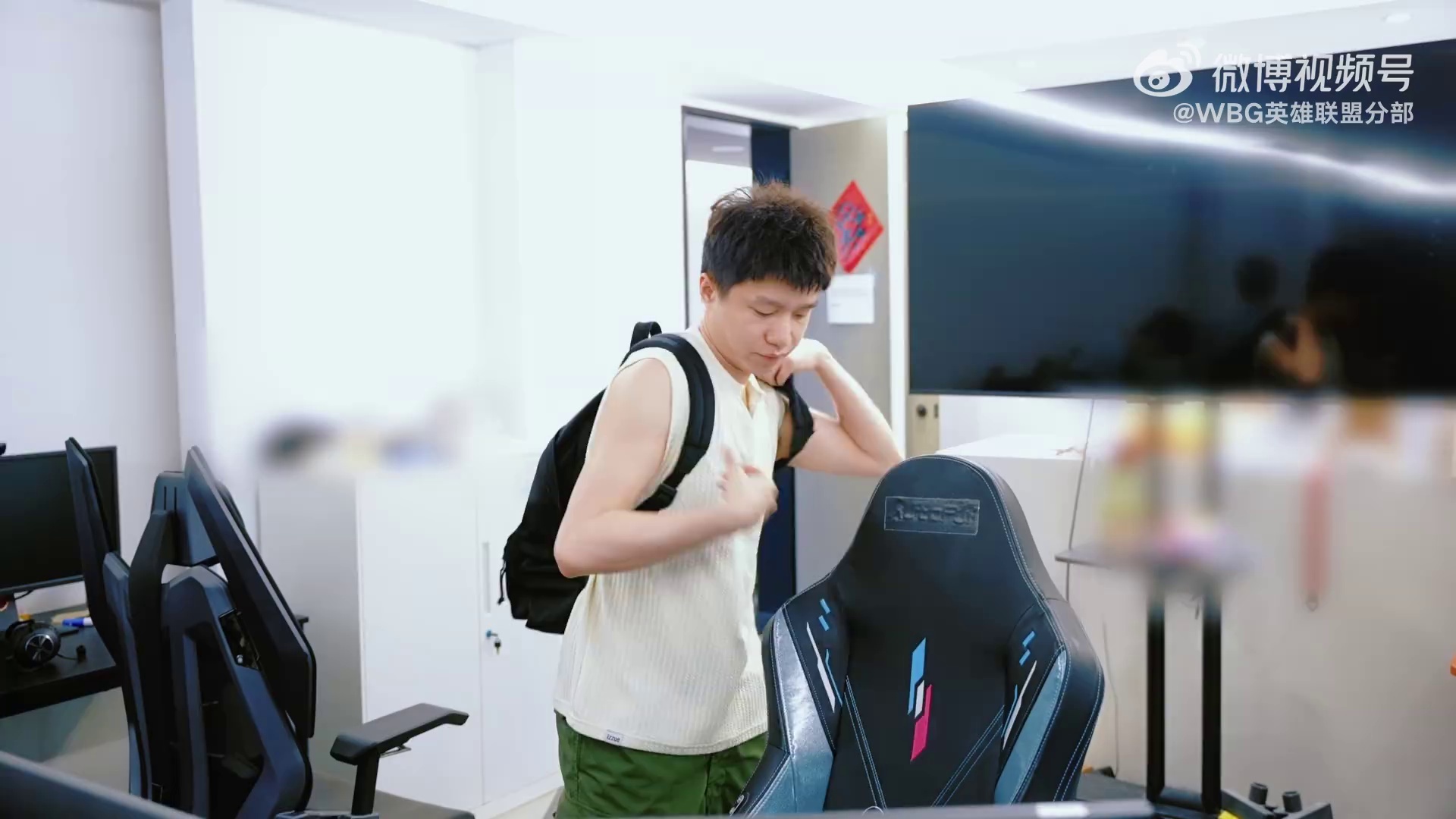 video-poster