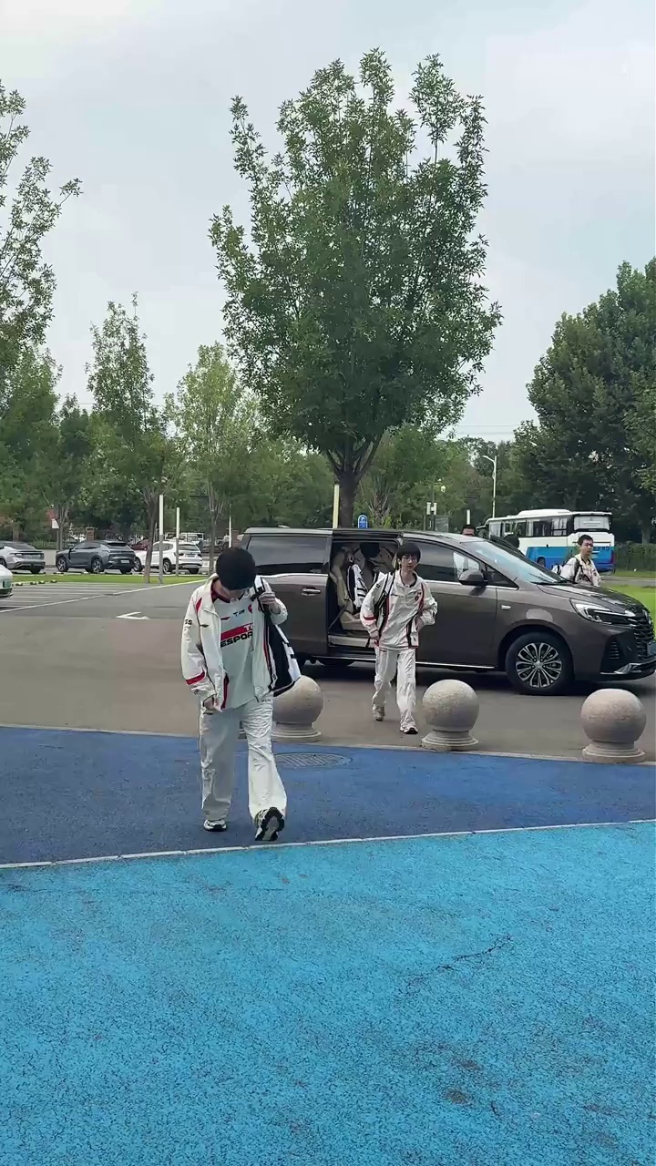 video-poster