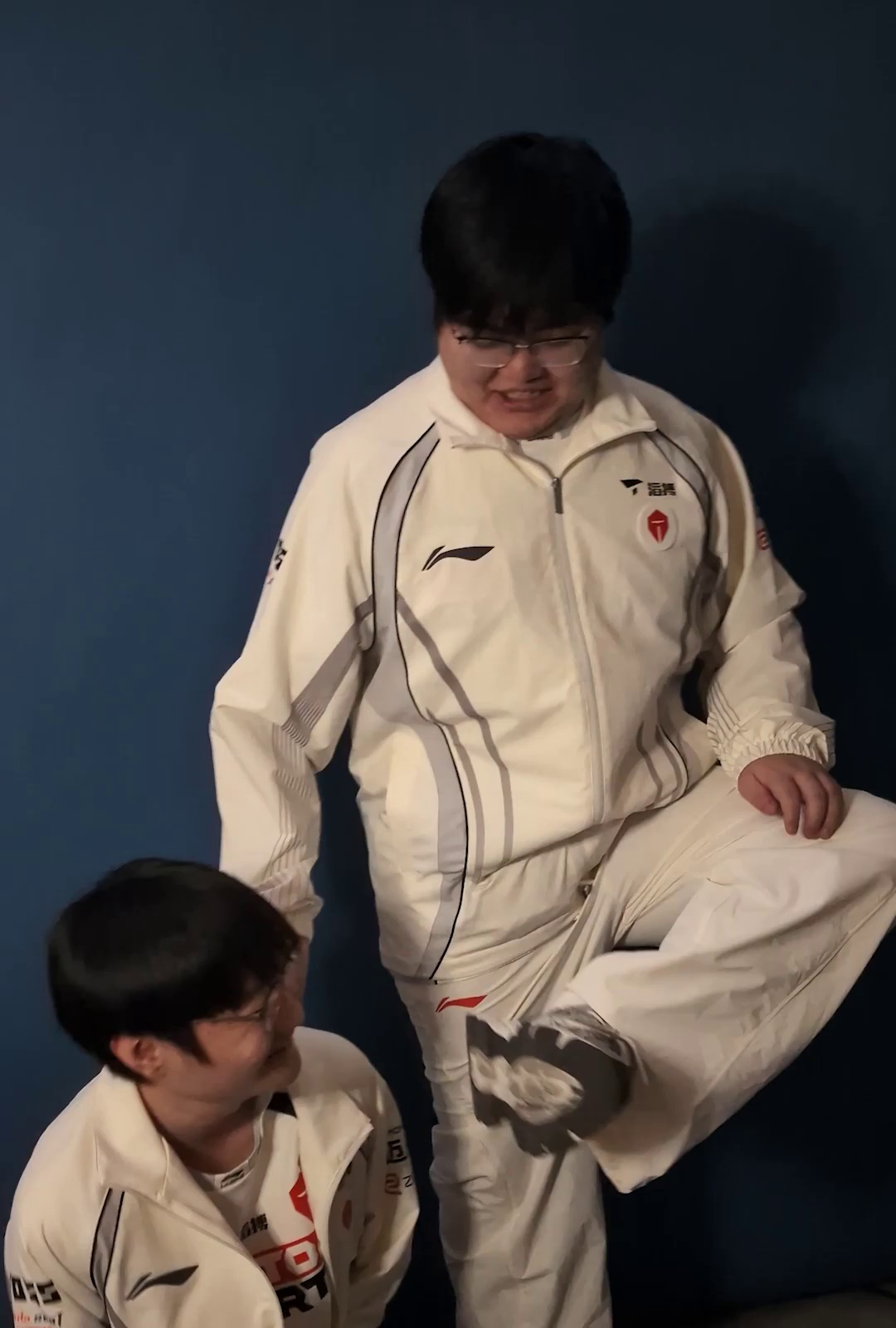 video-poster