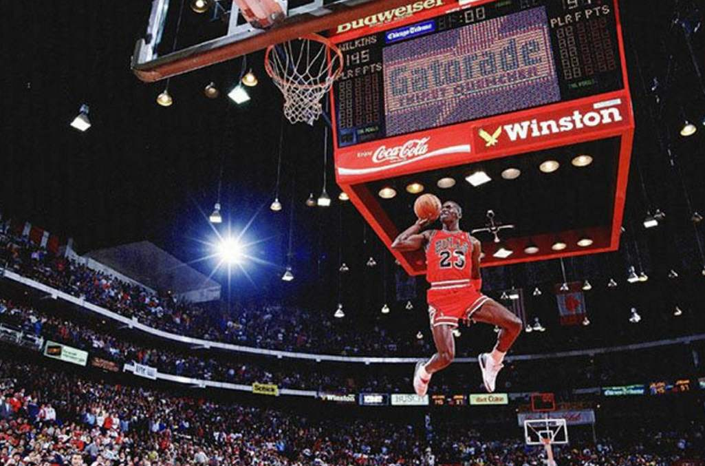 艺术家创作出3d版迈克尔乔丹复刻飞人扣篮大赛经典瞬间