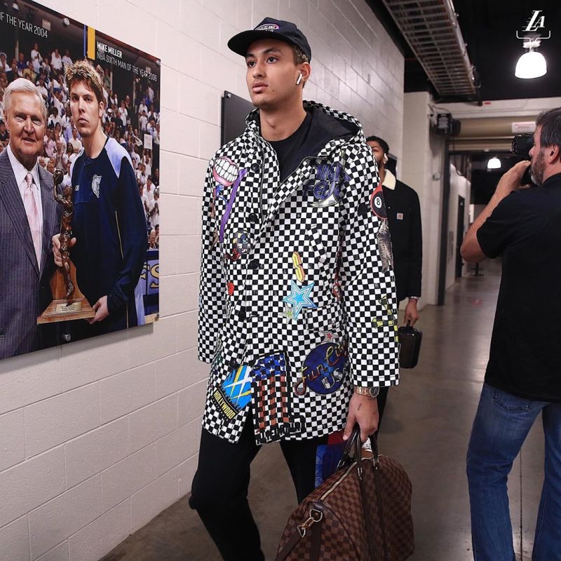 赛季潮男:凯尔-库兹马近一月潮流穿搭合辑,昨日浓眉潮流指数出炉