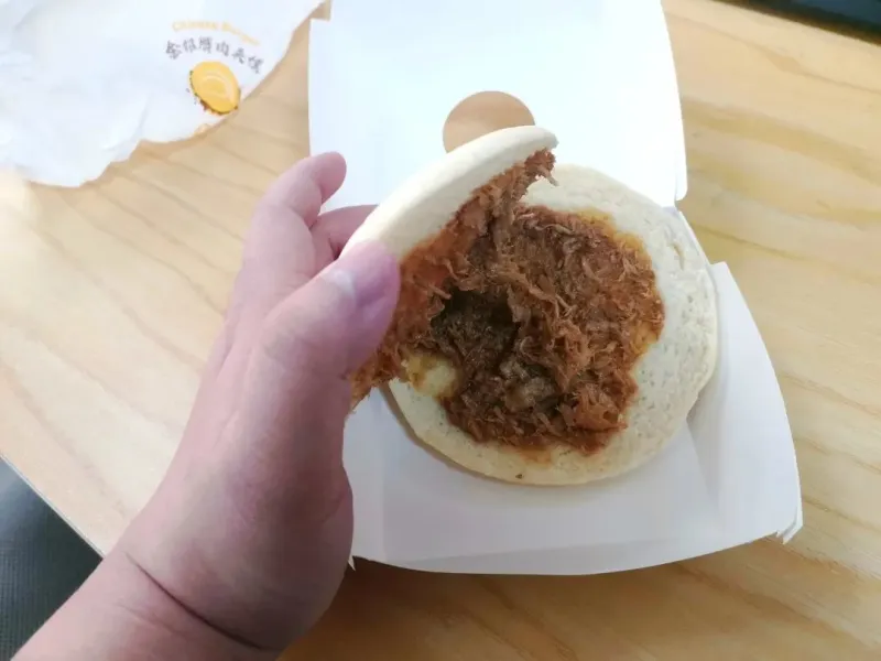吃货迷惑了 金牌肉夹馍 馍还是那个馍 但肉也真是少的可怜 步行街主干道 虎扑社区 吃货迷惑了 金牌肉夹馍 馍还是那个馍 但肉也真是少的可怜 步行街主干道 虎扑社区