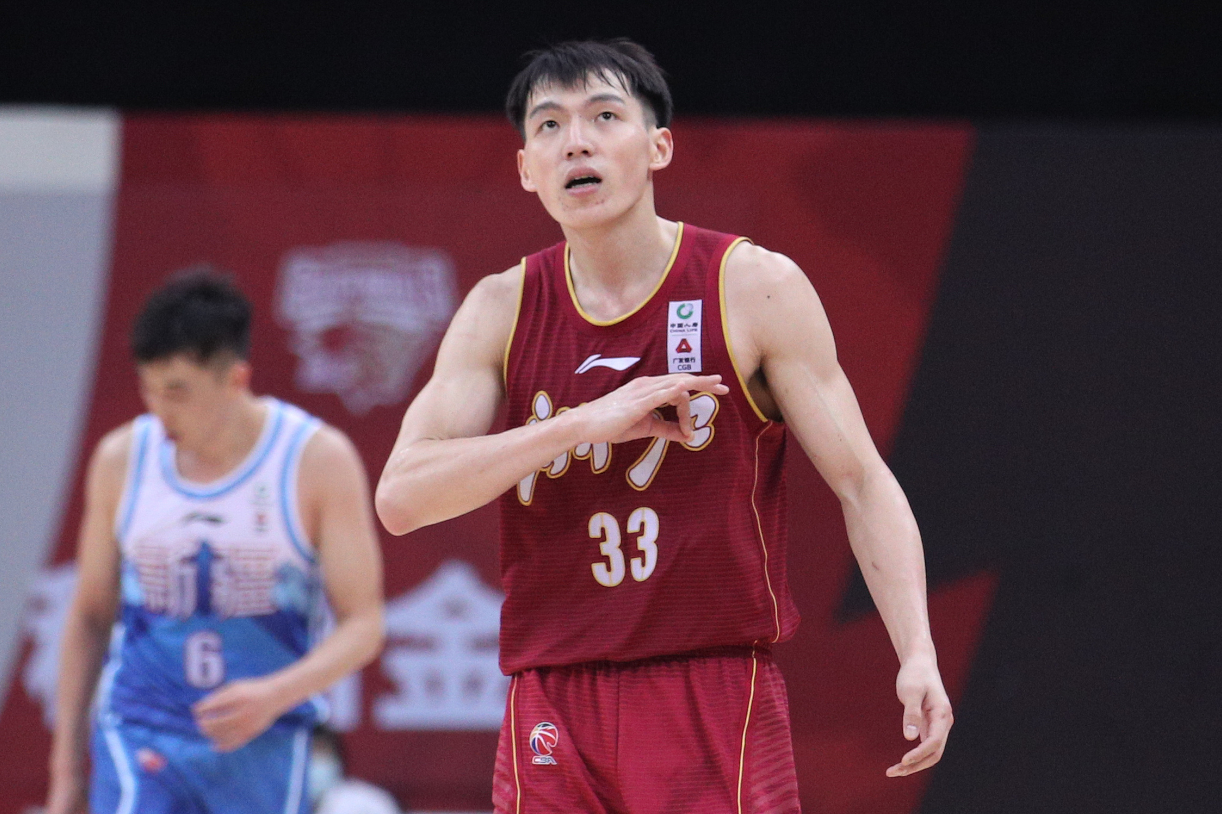 球星高光全场仅出手8次吴前三分6中6轰下29分8助攻1抢断