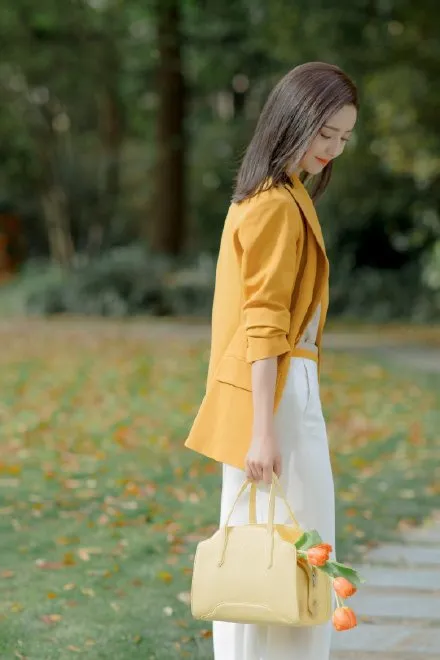 佟丽娅最新写真大片 一身黄色西装 什么水平 娱乐圈 虎扑社区