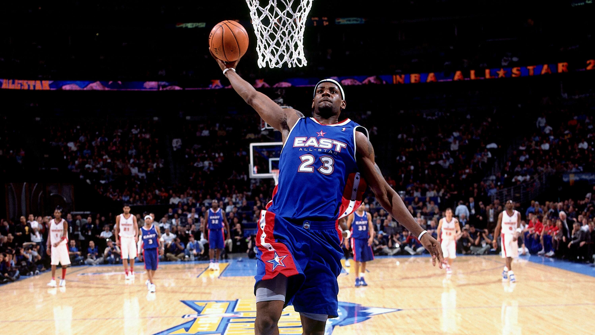 2005年首次参加全明星赛的"小皇帝"詹姆斯,当时在场上说了什么?