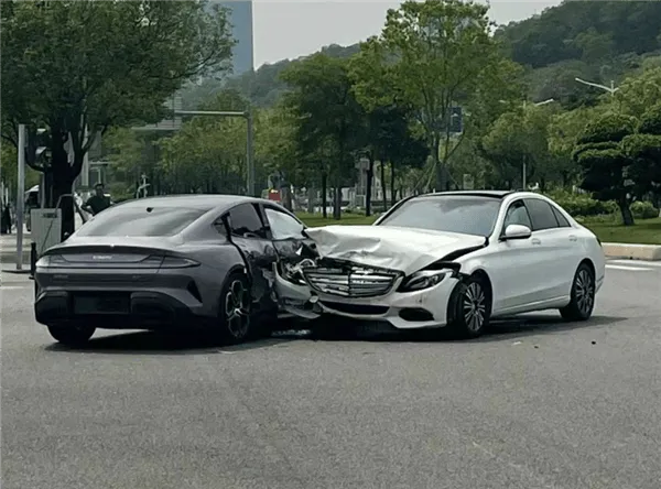 小米SU7上路首撞负全责；FF重申FF 91不存在“早期虚假销售”