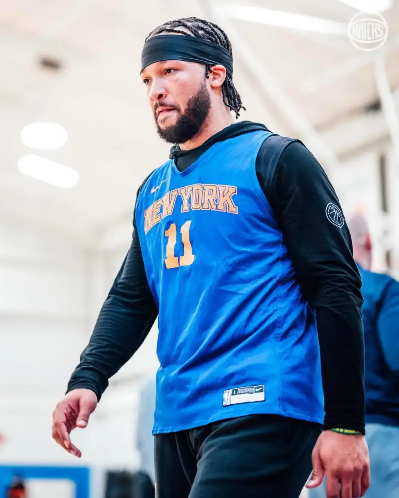 [流言板]格林命中本場(chǎng)個(gè)人首記三分，勇士末節(jié)再次追平比分