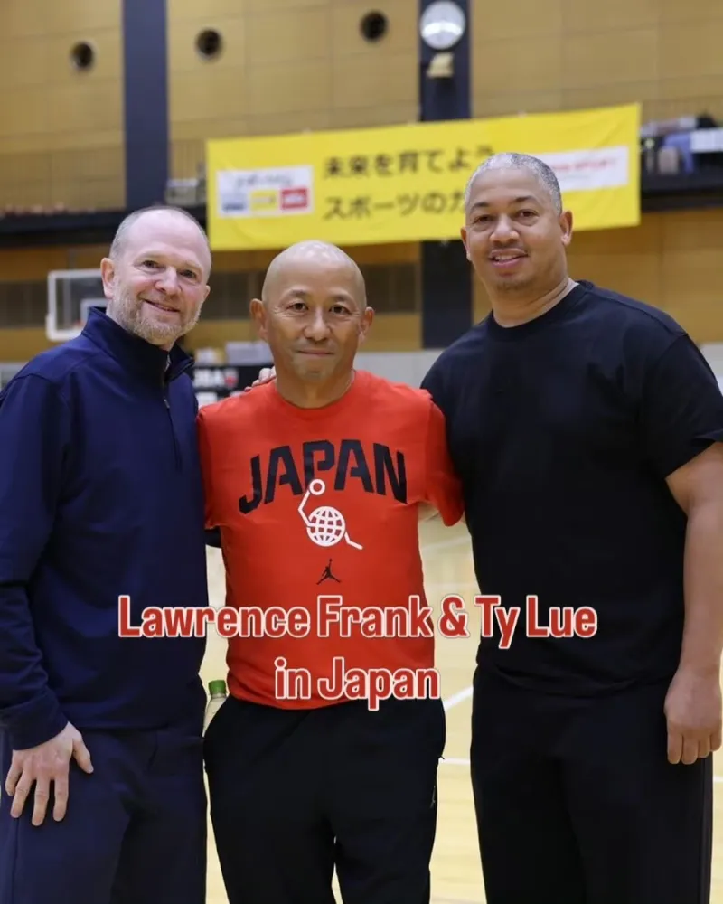 主教练泰伦-卢和总经理弗兰克远赴日本!本次出差日本,目的是考察八村垒和河村永辉的竞技状态。 -NBA-快船专区-虎扑社区