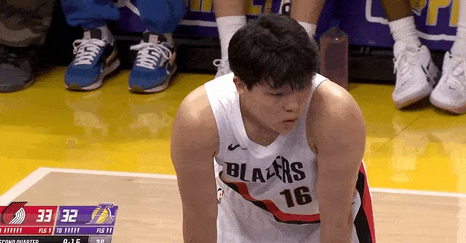 法國盧浮宮多件珠寶失竊