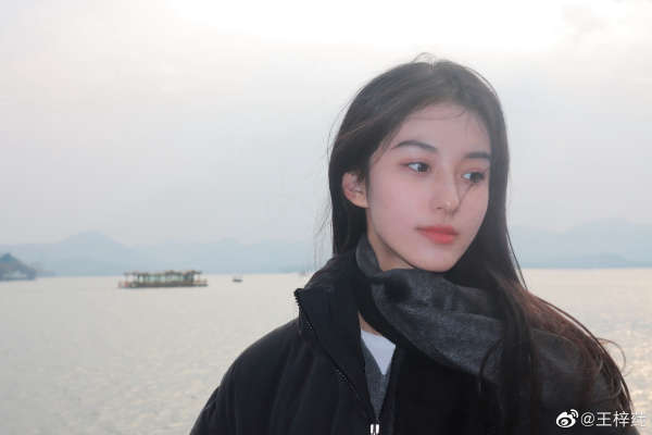 王梓莼（黑与白）