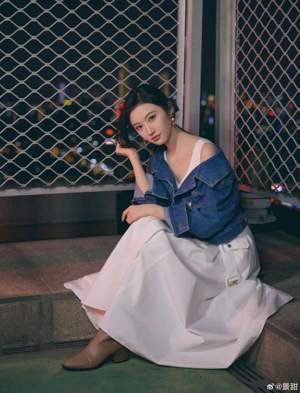 景甜(牛仔外套 白色吊-恋爱区-虎扑社区