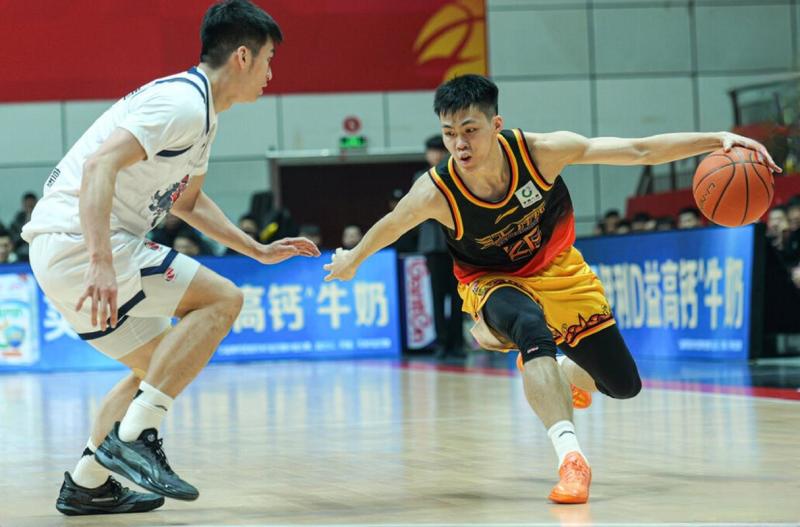 庞峥麟豪取26分8篮板13助攻！完爆国字头后卫高诗岩