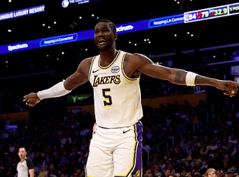 砍下20+10后9胜0负，你认为艾顿是否应该成为湖人的主攻点之一？