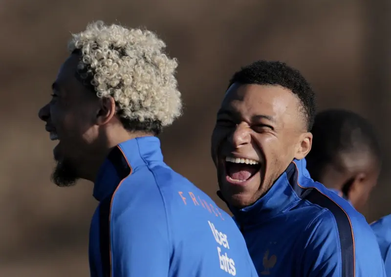 官方:23歲中場胡延彪加盟廣州蒲公英,將身披18號球衣 官方:23歲中場胡延彪加盟廣州蒲公英,將身披18號球衣