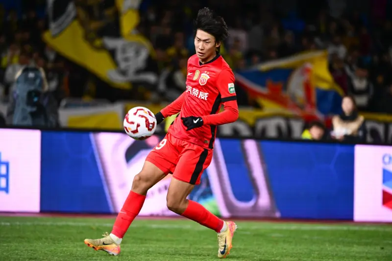 05后整顿中超！19岁李新翔中超首秀1射2传 18岁王钰栋打入中超首球造乌龙