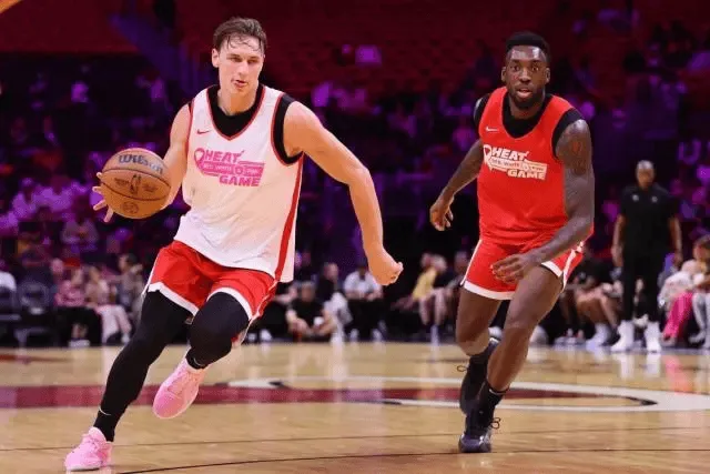 拉尔森在季前赛初期就开始得到高度赞扬:"他非常成熟"