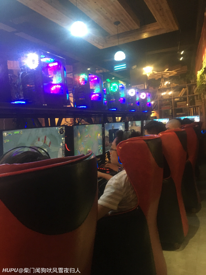 当个舔狗没意思,网吧才是真快乐!