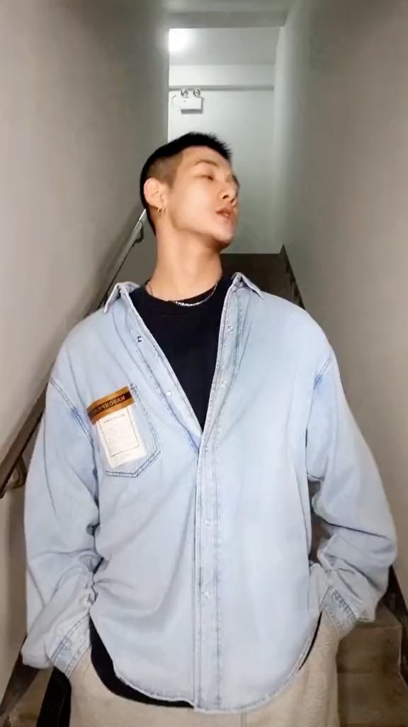 红遍抖音男神梅尼耶这波眼神杀什么水平