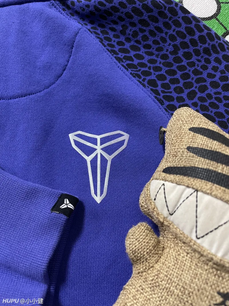 2月5日晚22点劫镖一日拍耐克科比蛇纹篮球连帽外套全网唯一