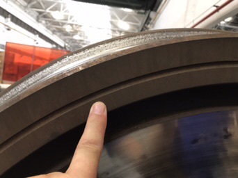 和谐号动车轮子下线维修!130多万公里了,质量还是很可靠的!