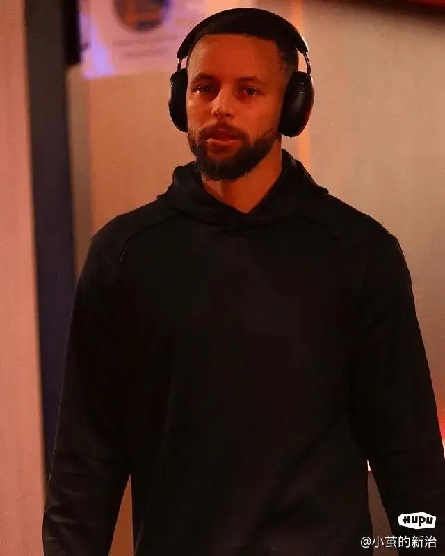 库里戴的是什么耳机啊