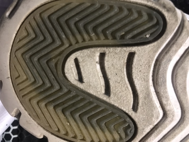 不懂就问 走路的时候咯吱咯吱响是气垫漏了吗