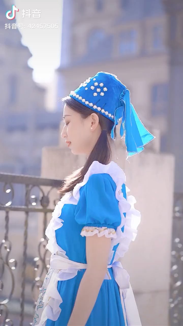 女孩247天拍摄56个民族服饰之塔塔尔族