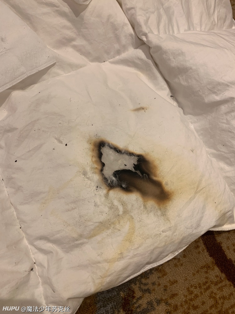 住四星级酒店抽烟,把被子烧了个洞,两个穷学生,怎么补救?