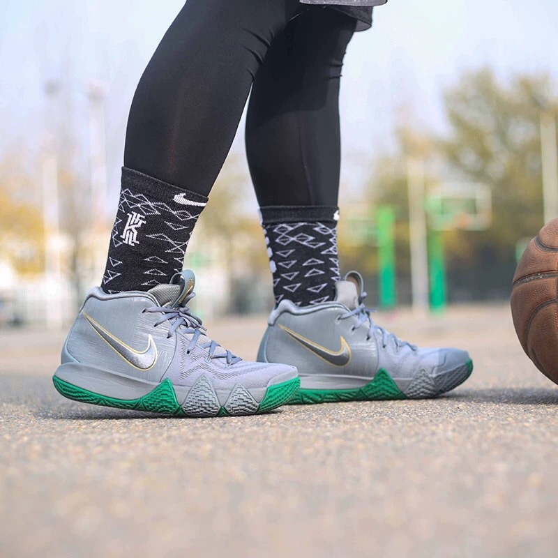 时候左脚光脚踩过啤酒瓶,脚筋割断过一部分),小腿和大腿有点反应而已