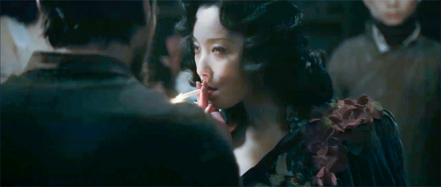 这些女星在荧屏中抽烟的瞬间你最喜欢谁呢