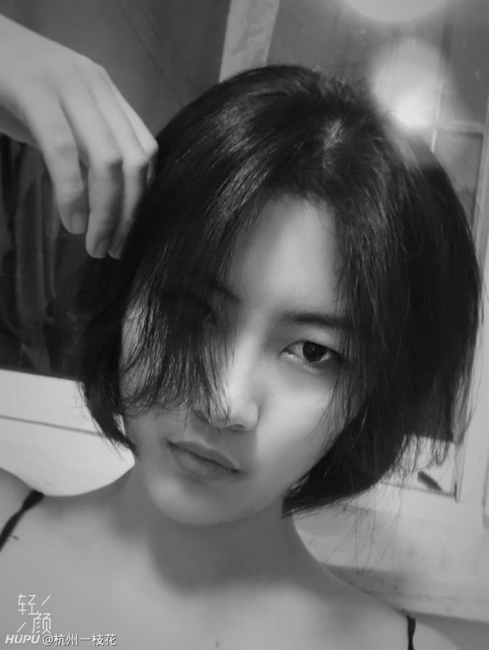 求大神把女朋友p的友善一点这个表情太凶了