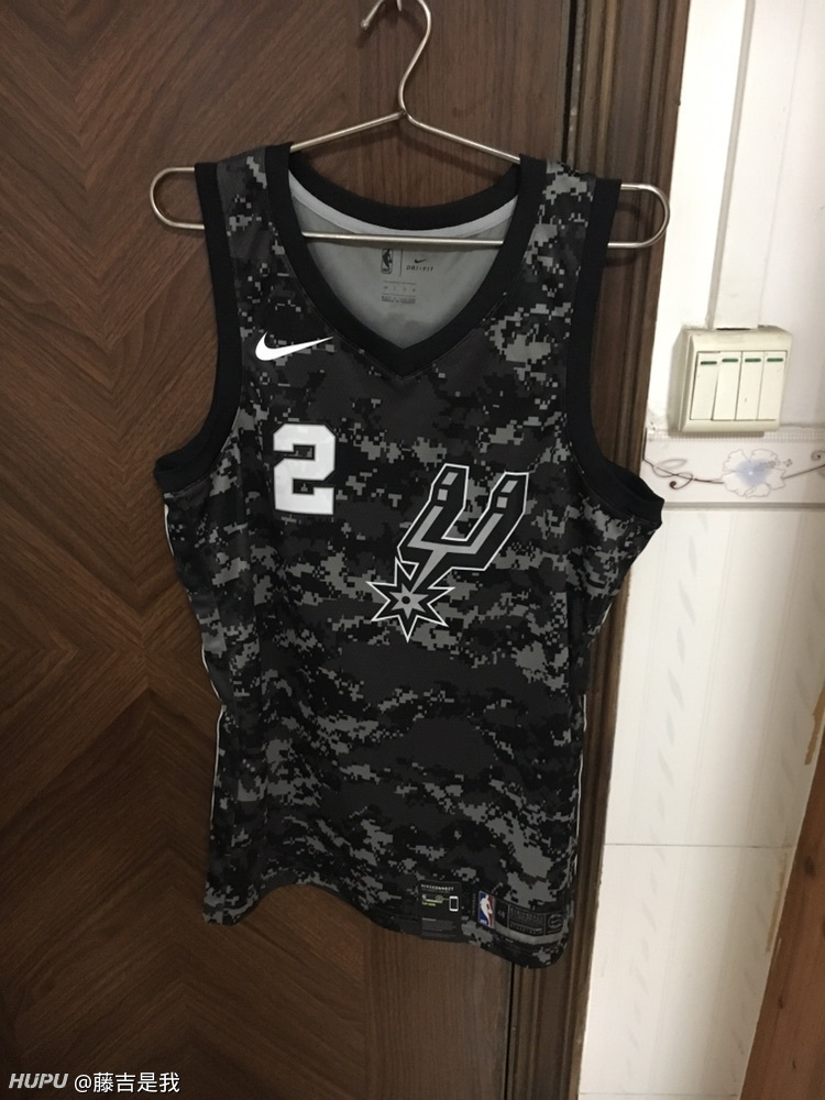 转让一件全新带吊莱昂纳德马刺迷彩城市版球衣l码