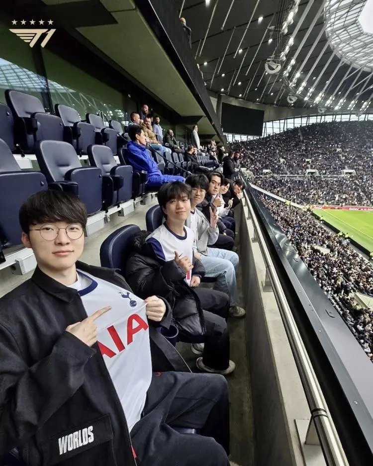 为什么飞科这张照片有p图感觉……-英雄联盟丨lpl-虎扑社区