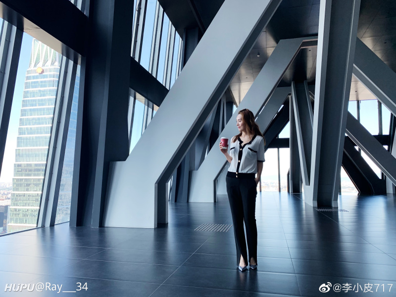 孙燕,老主持人了,儿时印象深刻,不多说看图都懂.