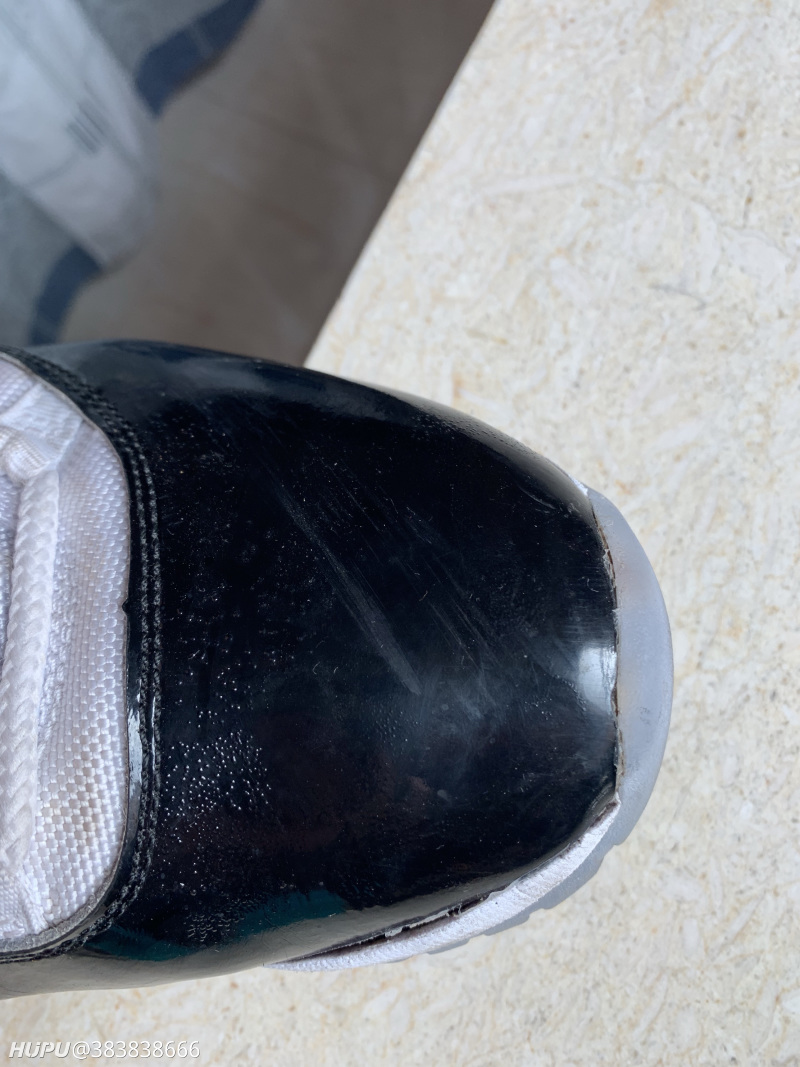 Aj11康扣漆皮问题!大神能够解释一下吗。