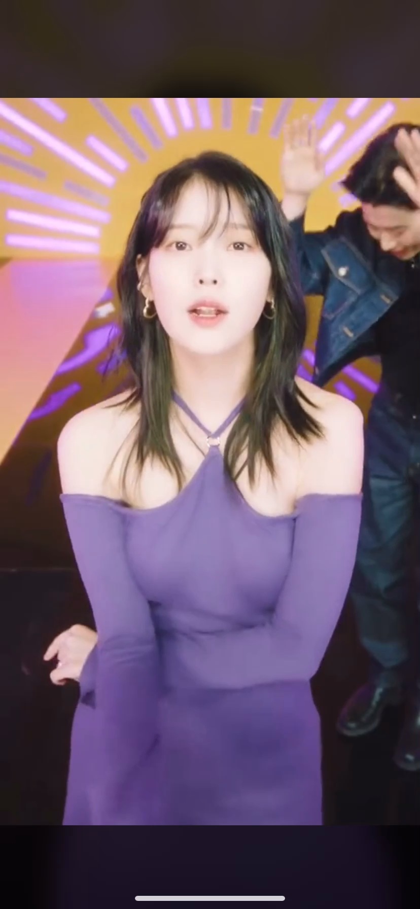 video-poster