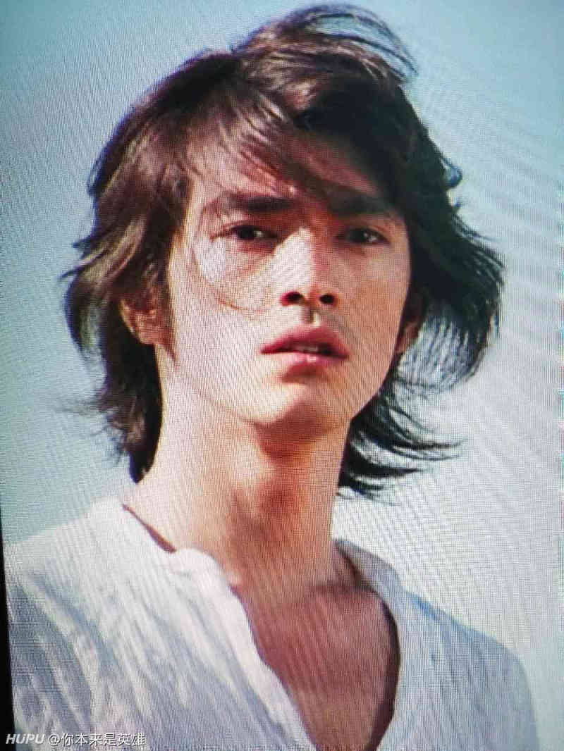 被金城武这两张照片惊艳到了