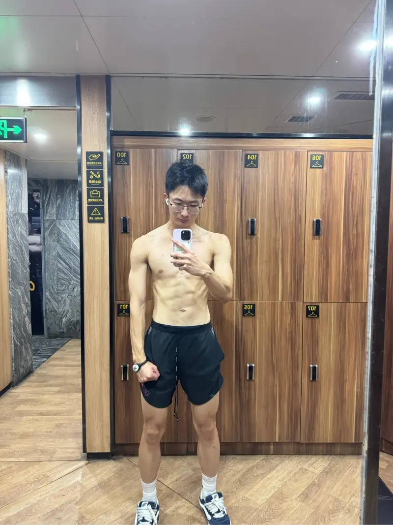 男生180体重多少完美