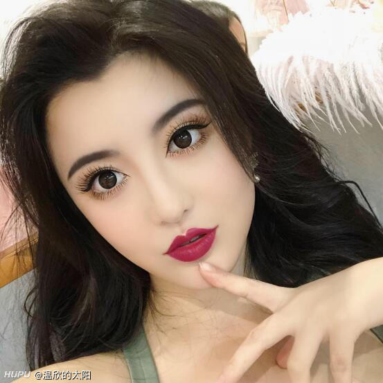 港风美女的美人尖居然是人造的?