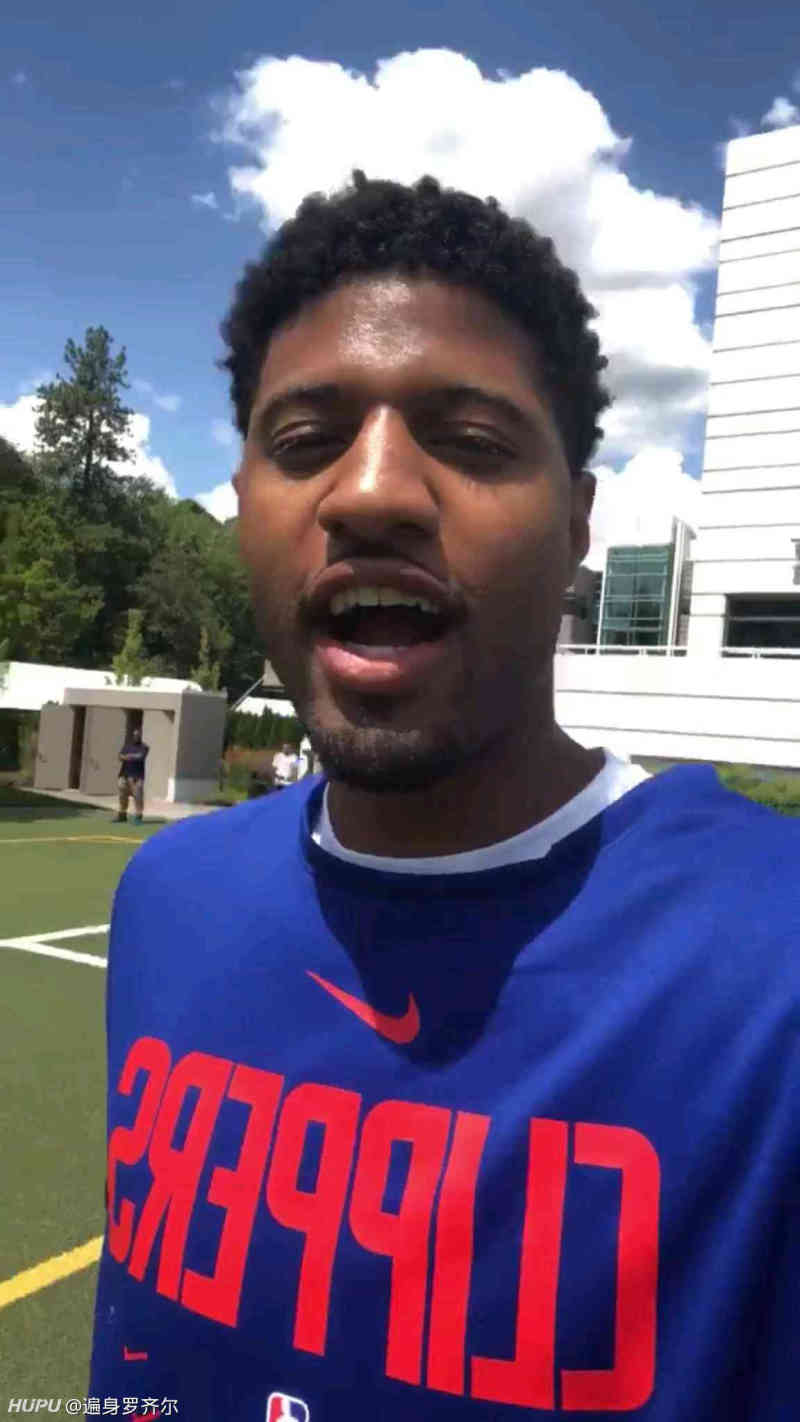 保罗乔治外出时身穿快船训练服训练裤大家觉得怎样